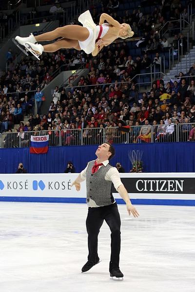 Aljona Savchenko and Bruno Massot skating together in pairs