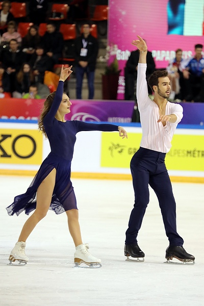 Gabriella Papadakis and Guillaume Cizeron performing an ice dance