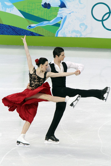 Tessa Virtue and Scott Moir skating together